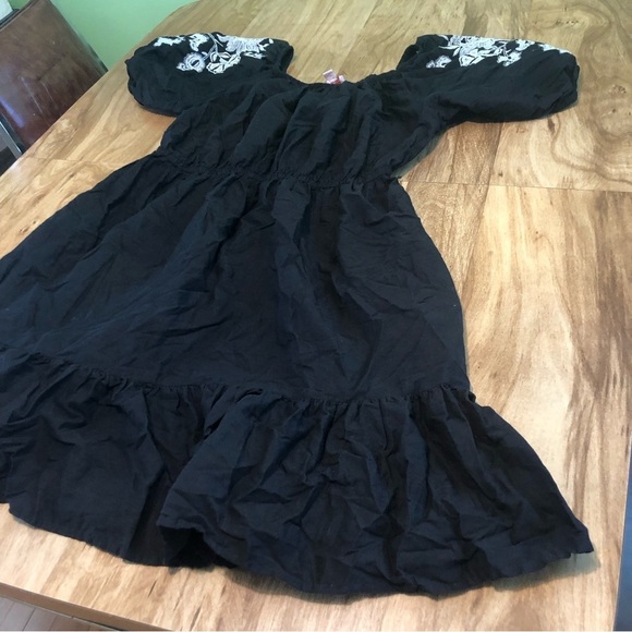 Knox Rose Black Floral Embroidered Elastic Bell Sleeve Dress 31” Long Sz Medium - Picture 2 of 10